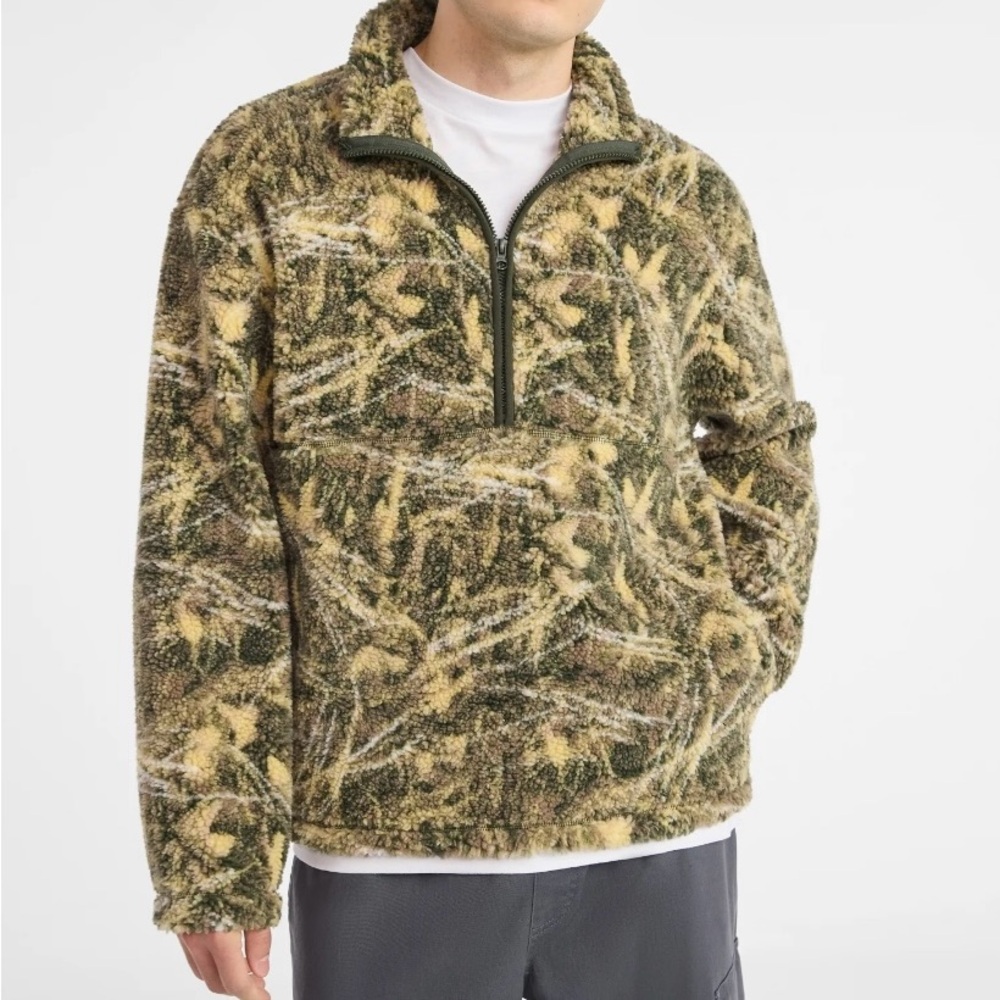 NWT Unisex Camo Fleece Pullover